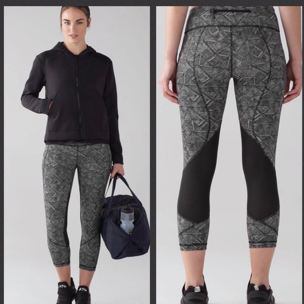 Lululemon Pace Rival Crop (22") Legging in 
Formation Alpine White Black Size 6